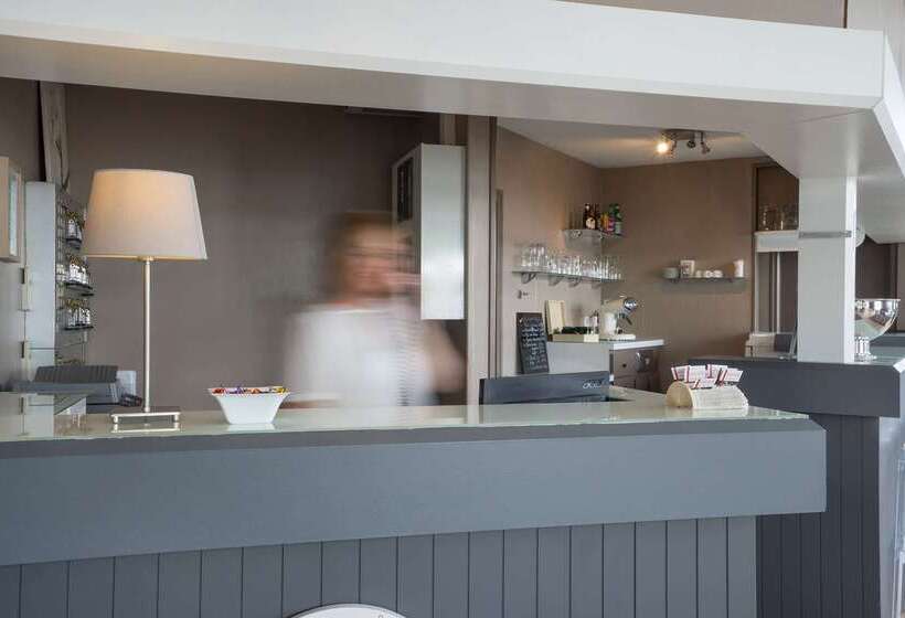 בית מלון כפרי The Originals City, Hôtel Solana, Niort Est Mendesfrance