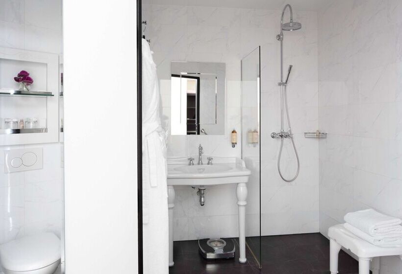 Le 123 Elysees  Astotel