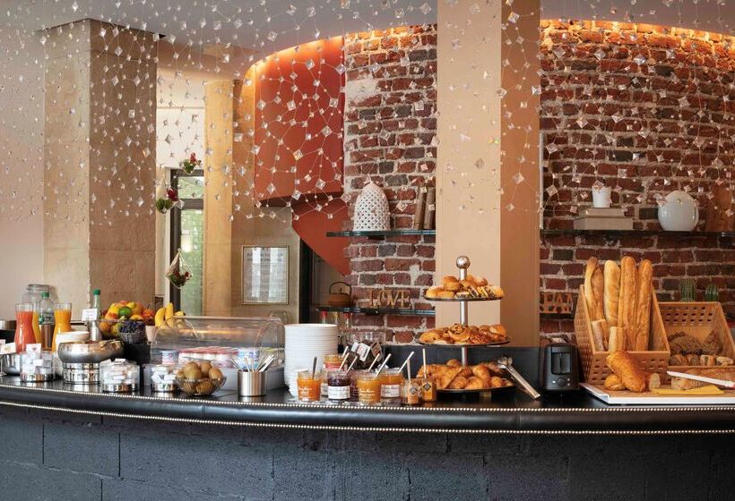 Le 123 Elysees  Astotel