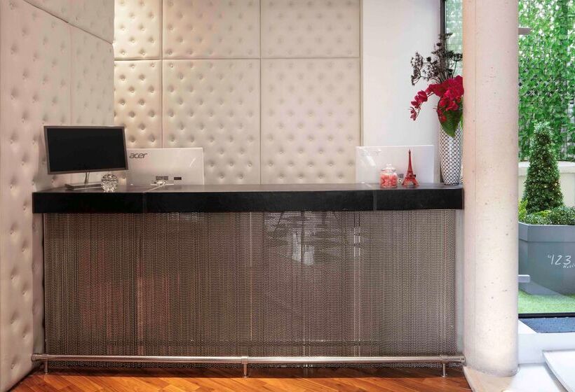 Le 123 Elysees  Astotel
