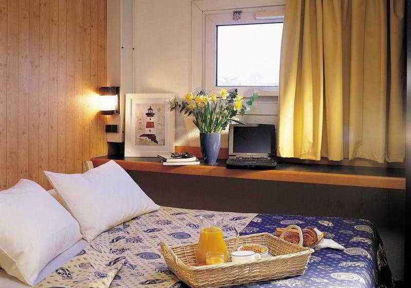 Отель Stars Dijon Sud