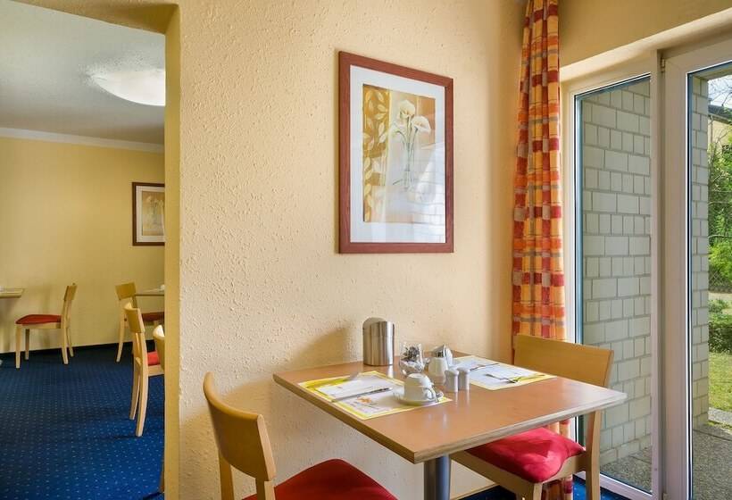 בית מלון כפרי Acora Bonn Living The City