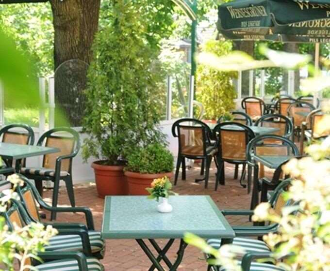 Отель Plaza Inn Chemnitz