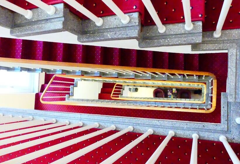 هتل Callas  Am Dom