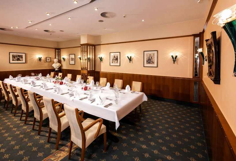 בית מלון כפרי Dorint Charlottenhof Halle