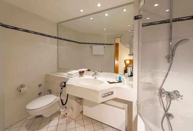 בית מלון כפרי Dorint Charlottenhof Halle