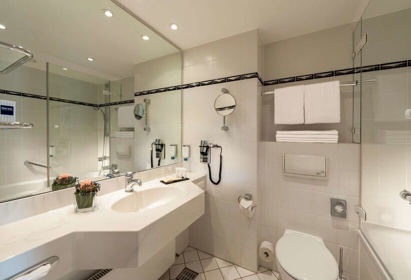 בית מלון כפרי Dorint Charlottenhof Halle