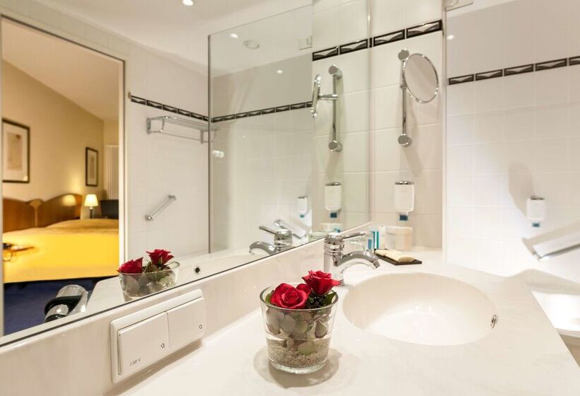 בית מלון כפרי Dorint Charlottenhof Halle