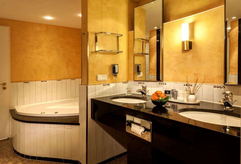 בית מלון כפרי Dorint Charlottenhof Halle