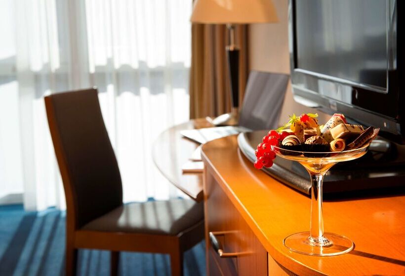 בית מלון כפרי Dorint Charlottenhof Halle