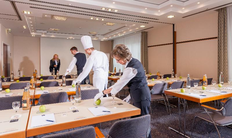 בית מלון כפרי Dorint Charlottenhof Halle