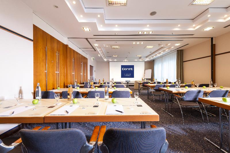 בית מלון כפרי Dorint Charlottenhof Halle