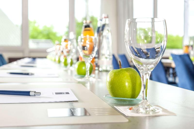 בית מלון כפרי Dorint Charlottenhof Halle