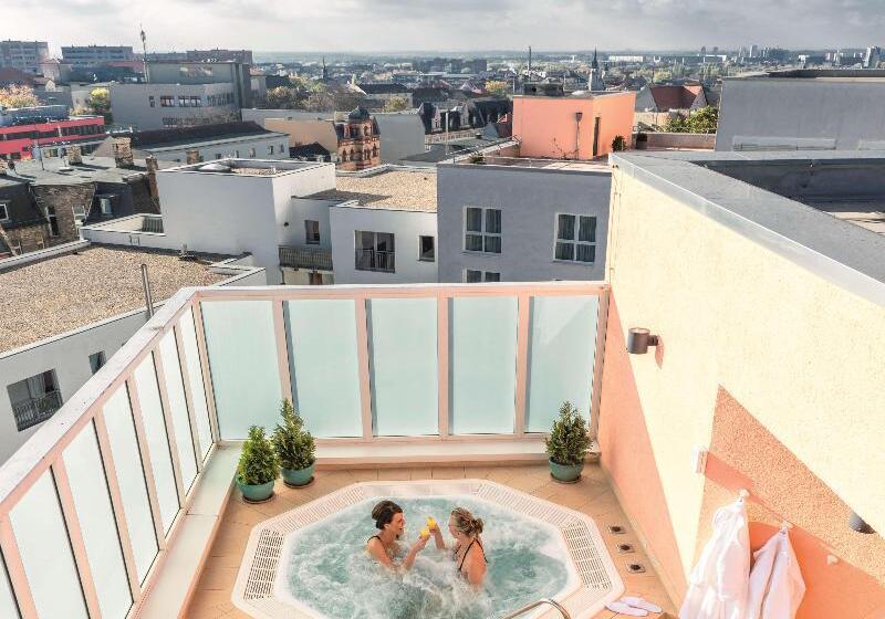 בית מלון כפרי Dorint Charlottenhof Halle