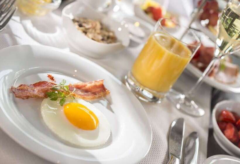 בית מלון כפרי Dorint Charlottenhof Halle