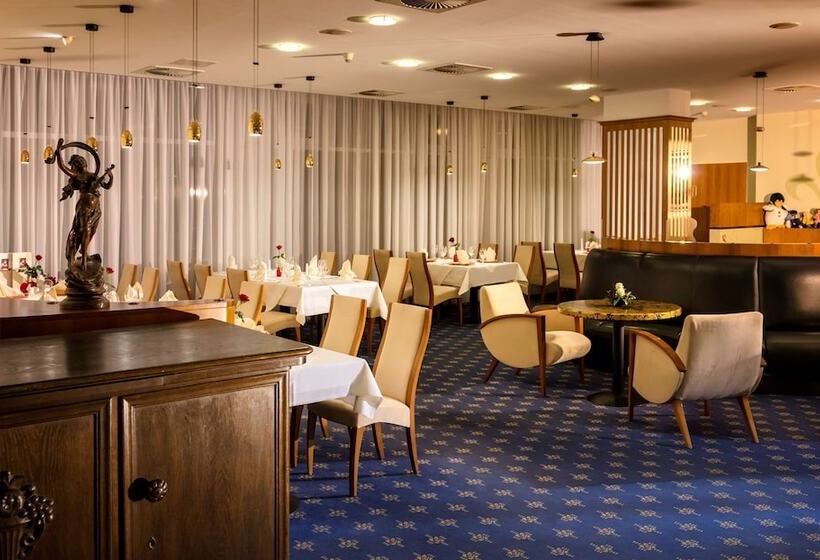 בית מלון כפרי Dorint Charlottenhof Halle