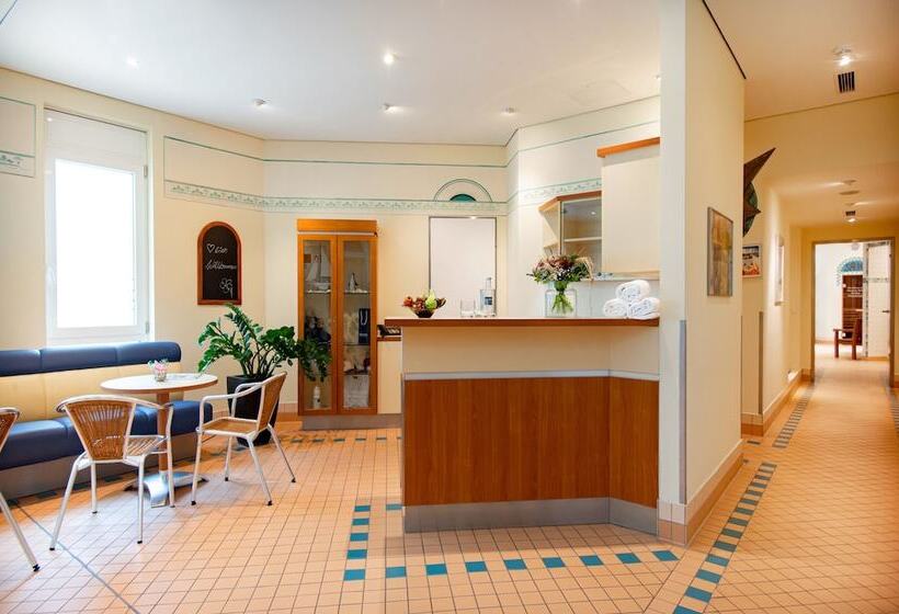 בית מלון כפרי Dorint Charlottenhof Halle