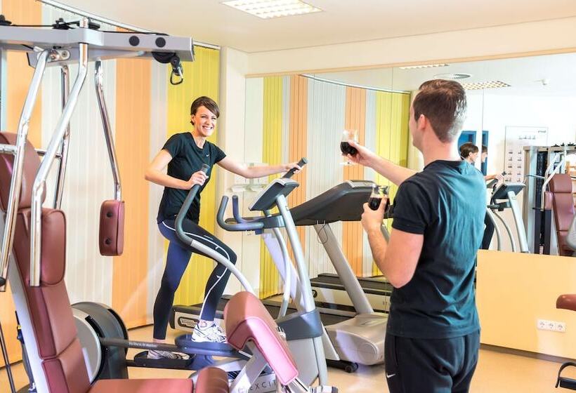 בית מלון כפרי Dorint Charlottenhof Halle