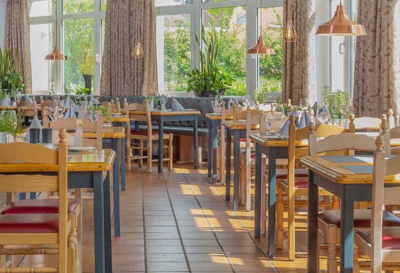 Отель Essential By Dorint Remscheid