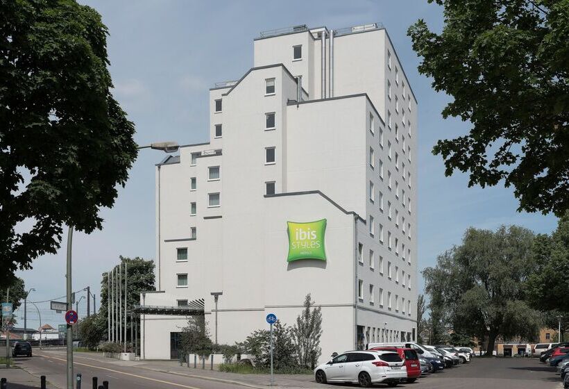 هتل Ibis Styles Berlin Treptow