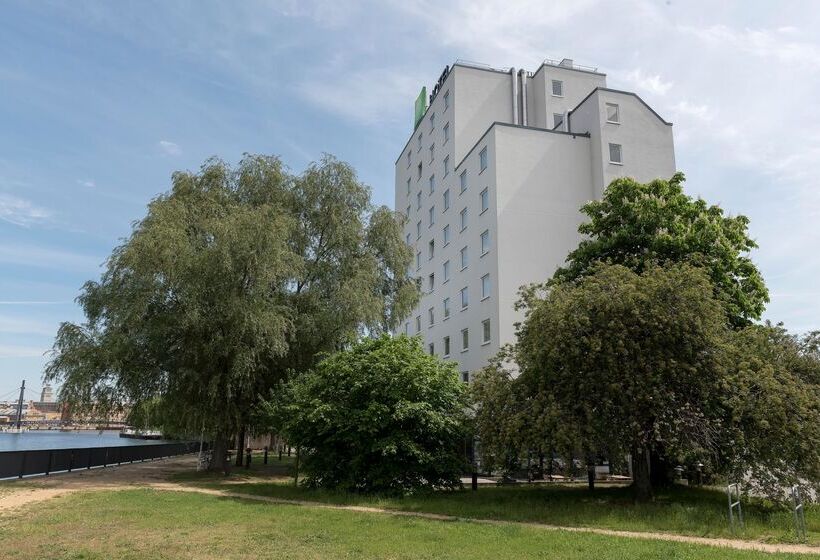 هتل Ibis Styles Berlin Treptow