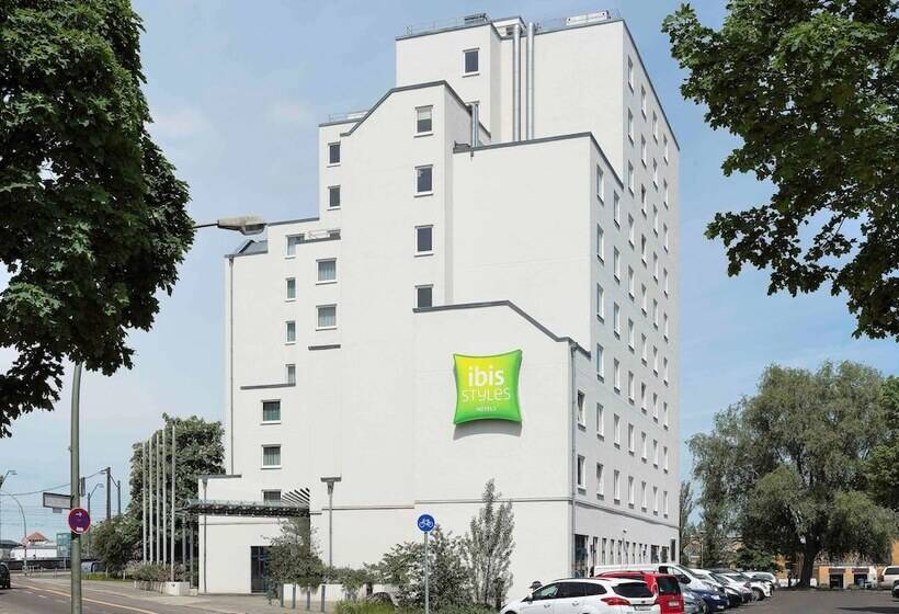 هتل Ibis Styles Berlin Treptow