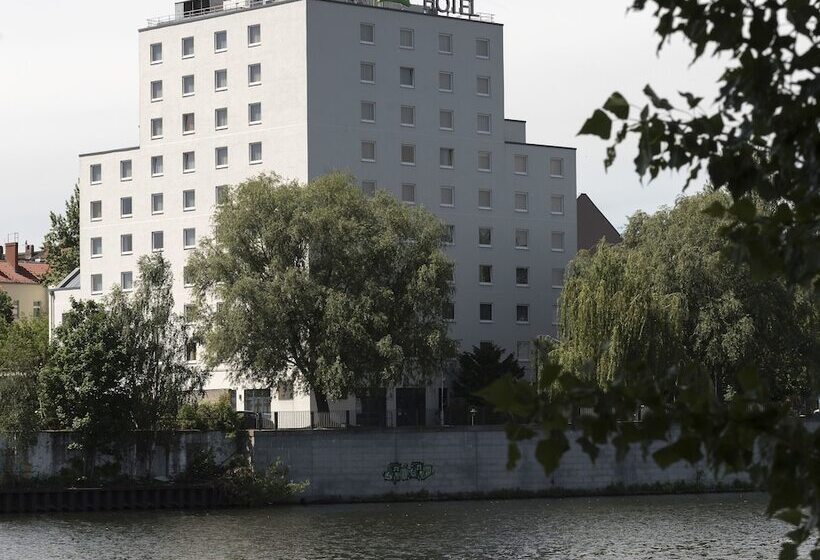 هتل Ibis Styles Berlin Treptow
