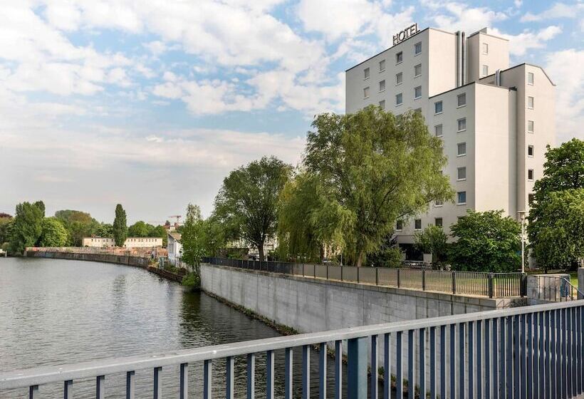 هتل Ibis Styles Berlin Treptow