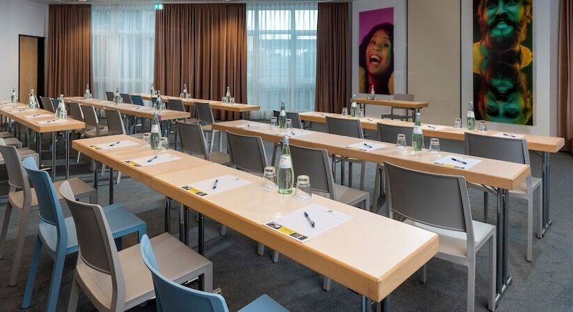 هتل Ibis Styles Berlin Treptow