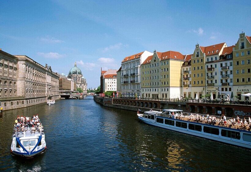 هتل Ibis Styles Berlin Treptow