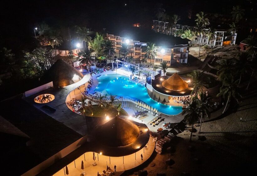 هتل Kombo Beach Resort