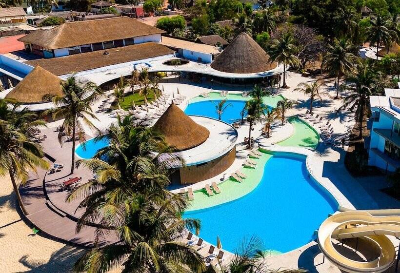 هتل Kombo Beach Resort