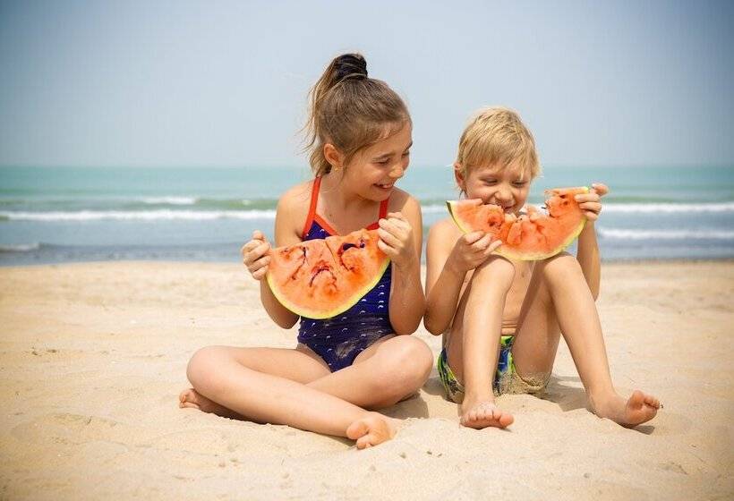 هتل Kombo Beach Resort