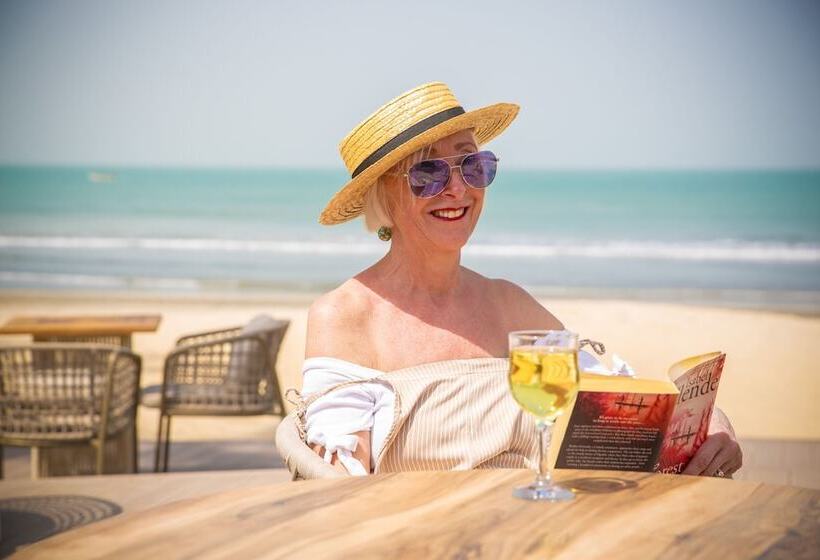 هتل Kombo Beach Resort