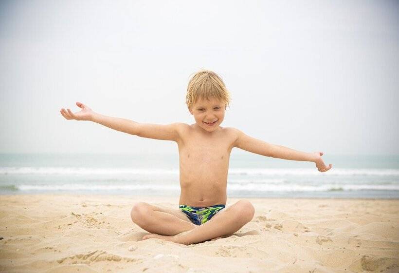 هتل Kombo Beach Resort