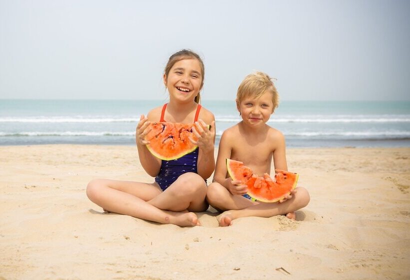 هتل Kombo Beach Resort