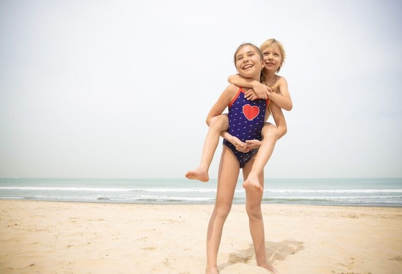 هتل Kombo Beach Resort