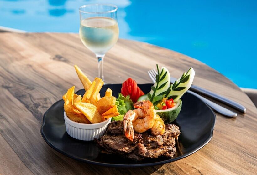 هتل Kombo Beach Resort