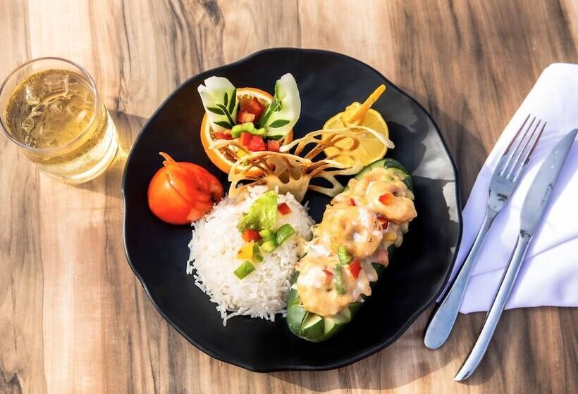 هتل Kombo Beach Resort