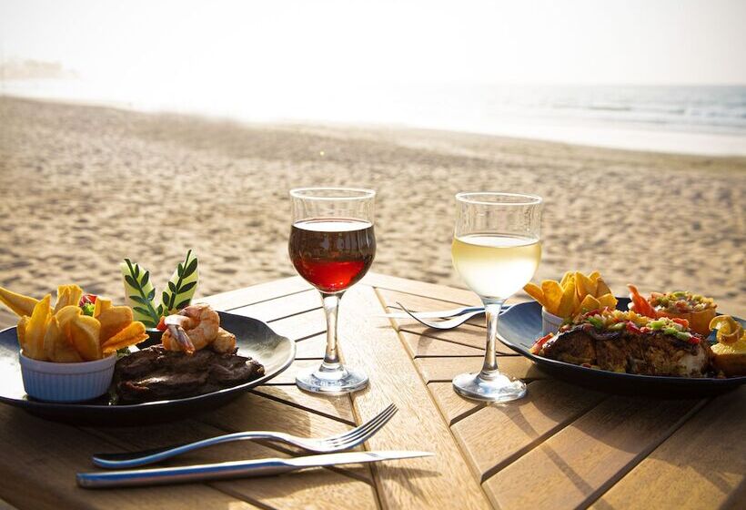 هتل Kombo Beach Resort