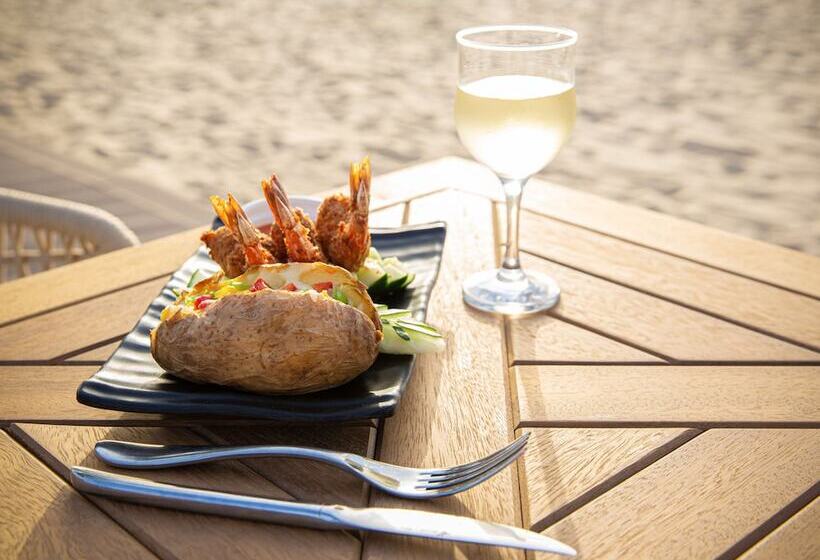 هتل Kombo Beach Resort