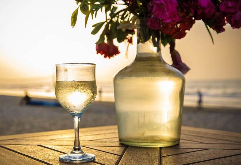 هتل Kombo Beach Resort