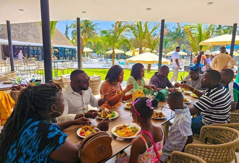 هتل Kombo Beach Resort