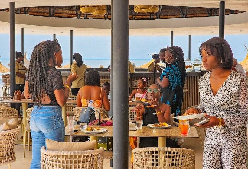 هتل Kombo Beach Resort