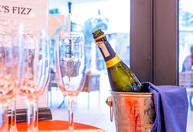 هتل Kombo Beach Resort