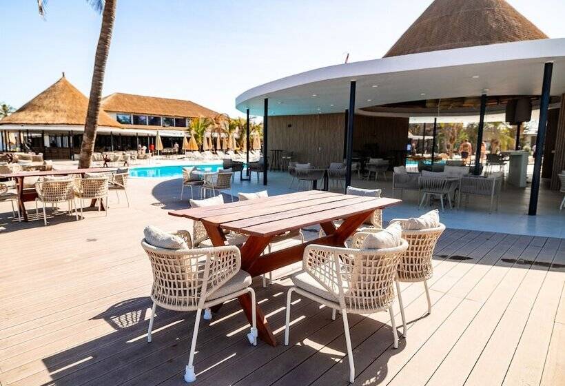 هتل Kombo Beach Resort