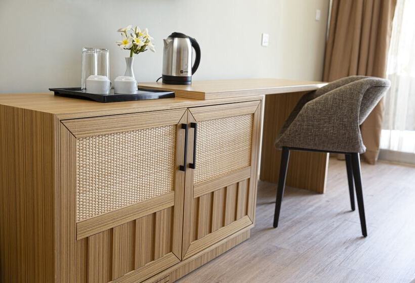 هتل Kombo Beach Resort