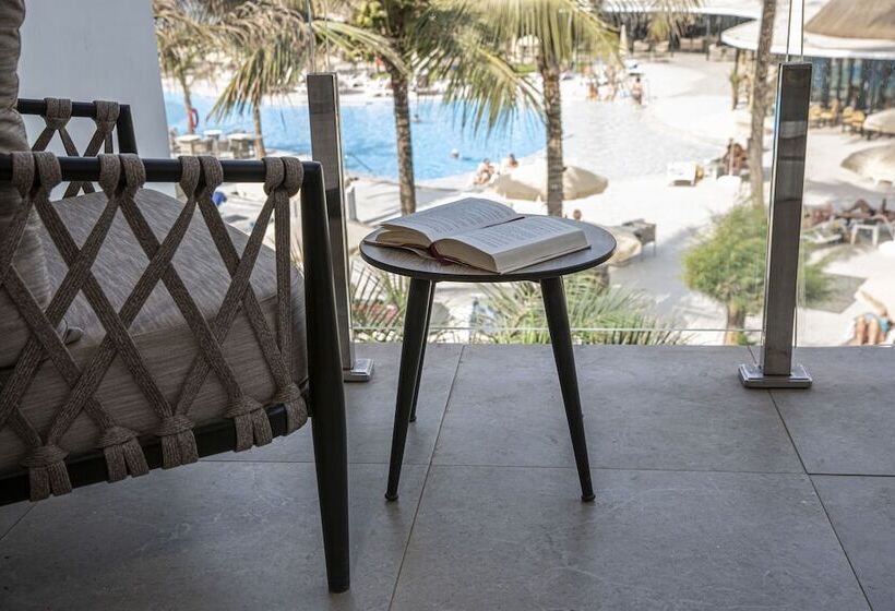 هتل Kombo Beach Resort