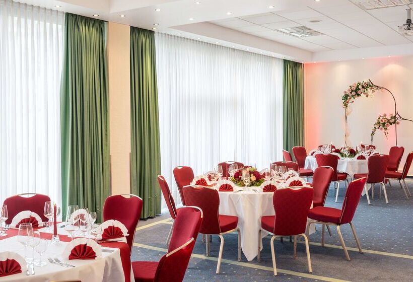 Отель NH Oberhausen