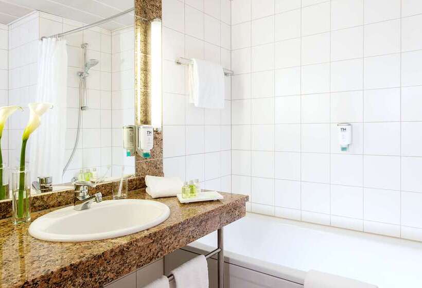 Отель NH Oberhausen